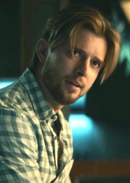 Drew Van Acker photo