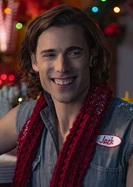 Dustin Milligan photo