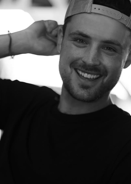 Dylan Efron photo