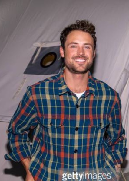 Dylan Efron photo