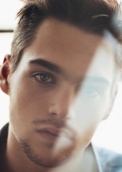 Dylan Sprayberry photo