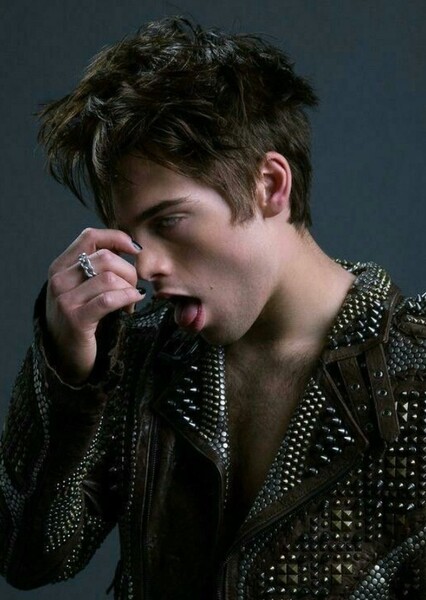Dylan Sprayberry photo