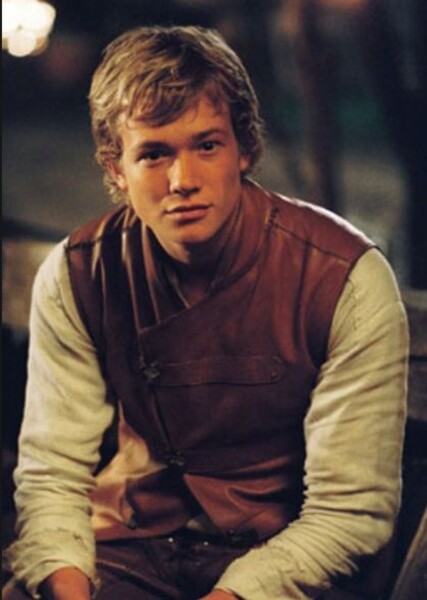 Ed Speleers photo