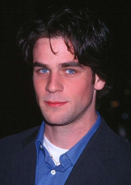 Eddie Cahill