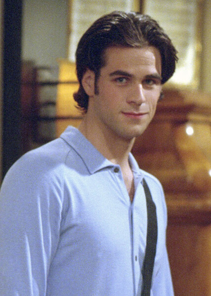 Eddie Cahill photo