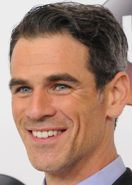 Eddie Cahill photo