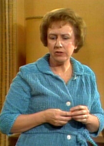 Edith Has Jury Duty