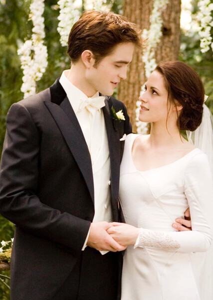 Edward Cullen and Bella Swan photo
