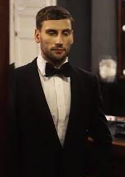Edward Holcroft photo