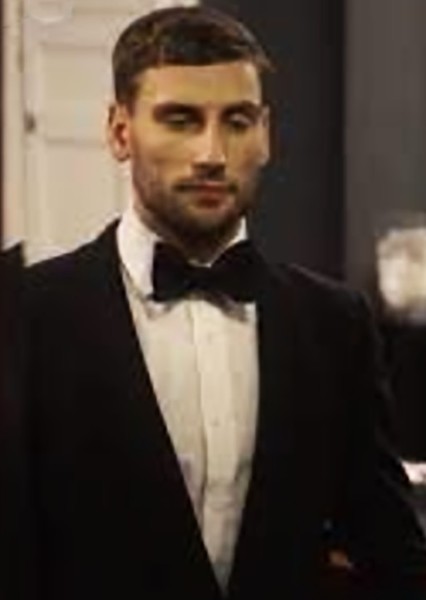 Edward Holcroft photo