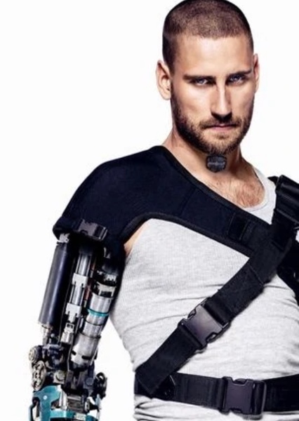 Edward Holcroft photo