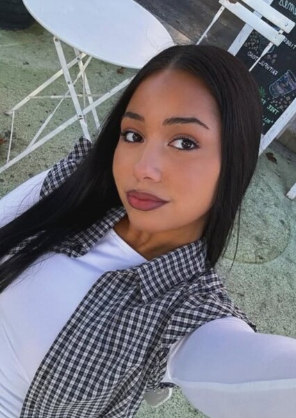 Elana Caceres photo