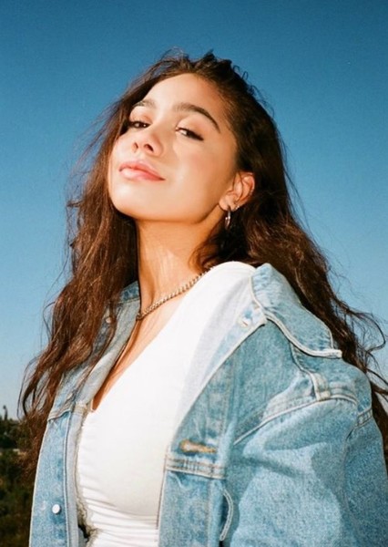 Elana Caceres photo