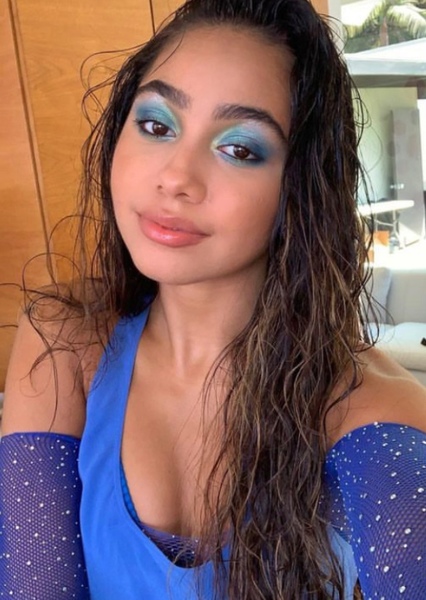 Elana Caceres photo