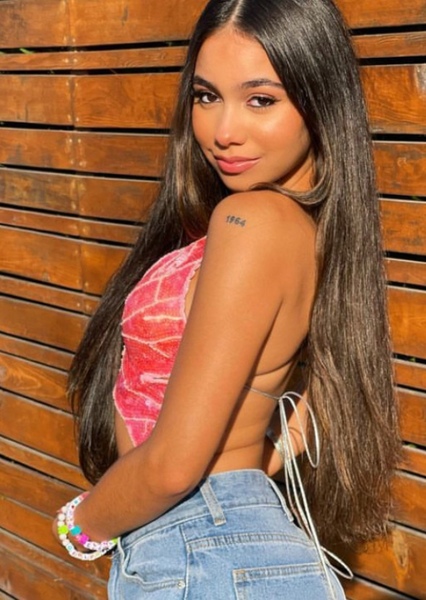 Elana Caceres photo