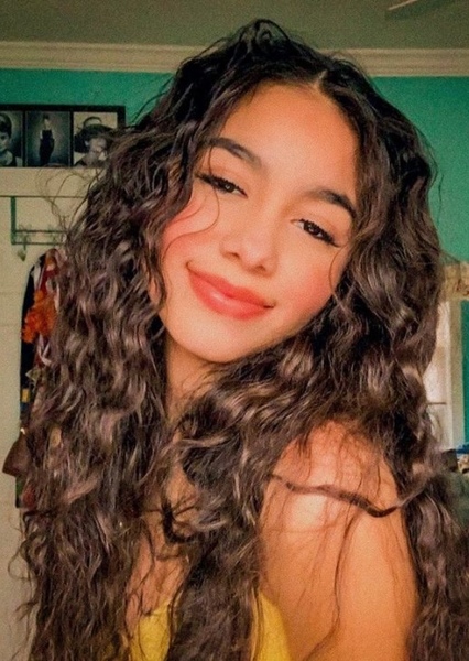 Elana Caceres photo