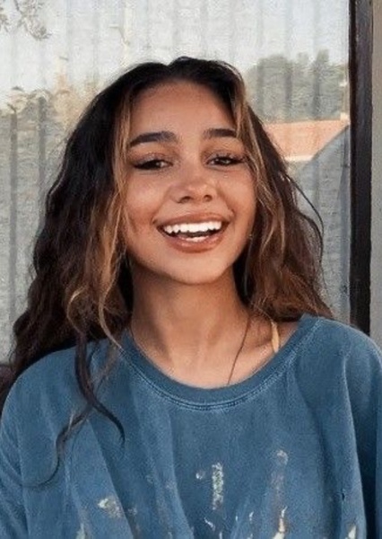 Elana Caceres photo