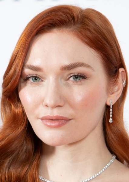 Eleanor Tomlinson photo