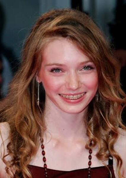 Eleanor Tomlinson photo
