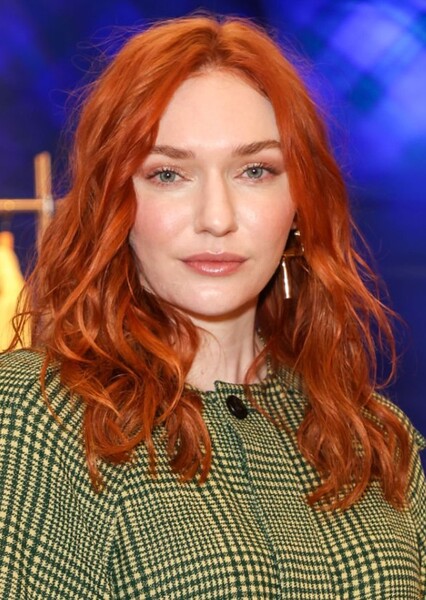 Eleanor Tomlinson photo