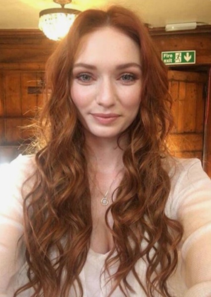 Faye (Felix’s fiancée)