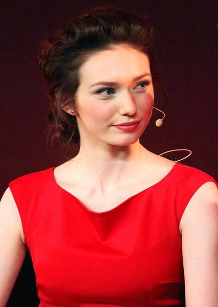 Eleanor Tomlinson photo