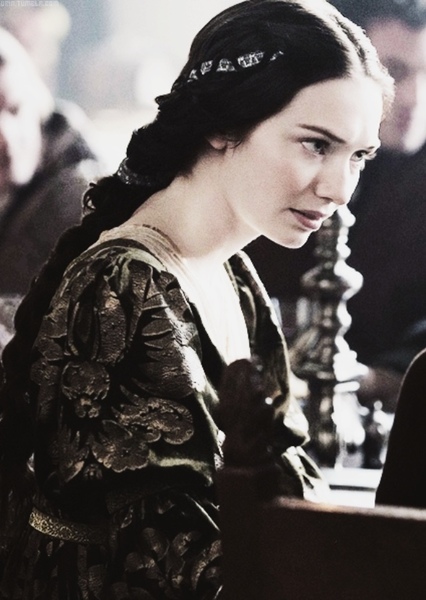 Eleanor Tomlinson photo
