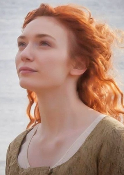 Eleanor Tomlinson photo