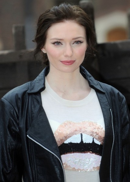Eleanor Tomlinson photo