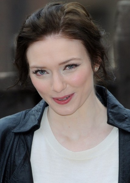 Eleanor Tomlinson photo