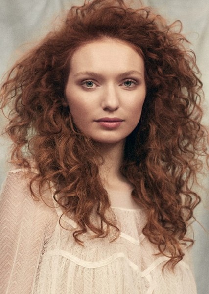 Eleanor Tomlinson photo