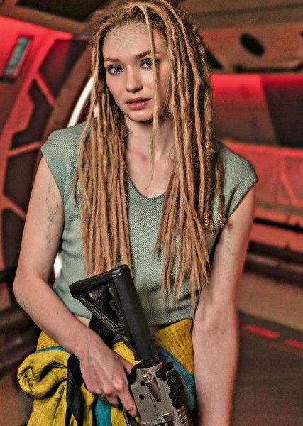 Eleanor Tomlinson photo
