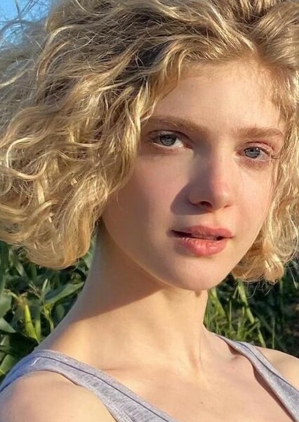 Elena Kampouris