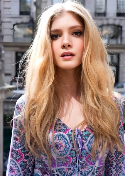 Elena Kampouris photo