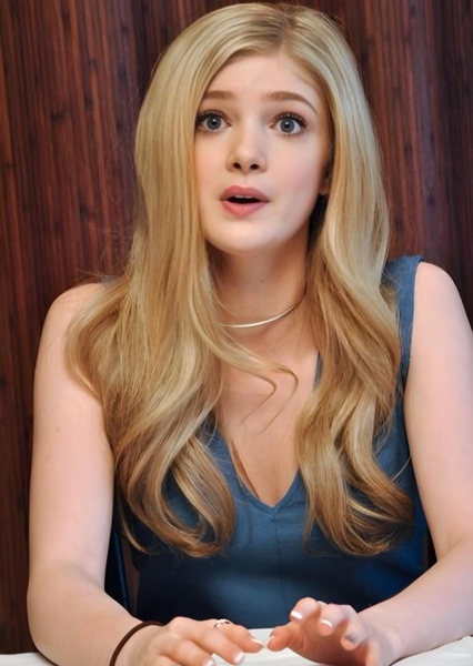 Elena Kampouris photo