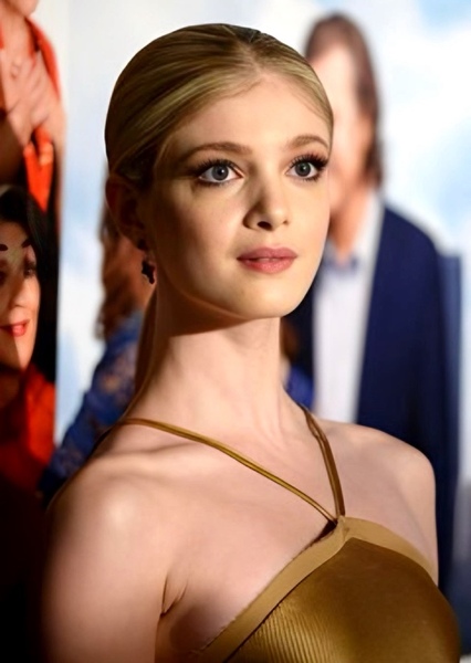Elena Kampouris photo
