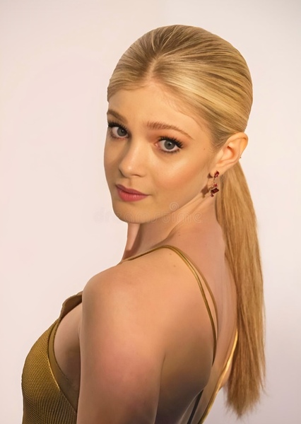 Elena Kampouris photo