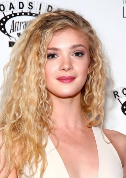 Elena Kampouris photo