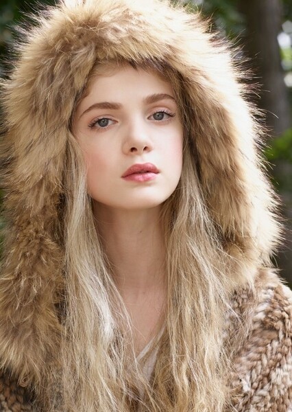 Elena Kampouris photo