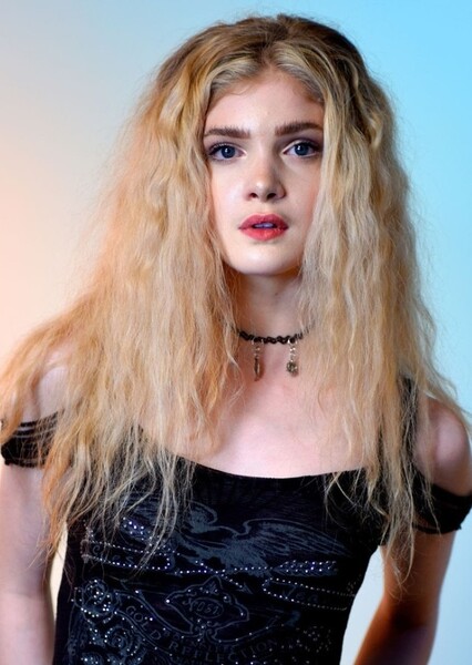 Elena Kampouris photo