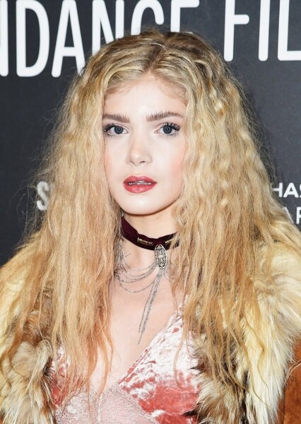 Elena Kampouris photo