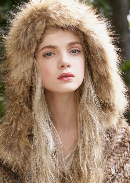 Elena Kampouris photo