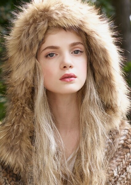 Elena Kampouris photo