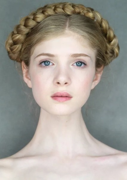 Elena Kampouris photo