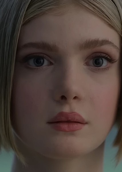Elena Kampouris photo