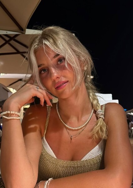Elena Zoe photo