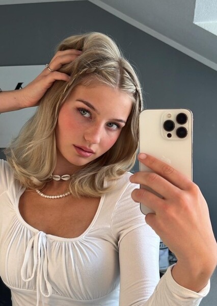 Elena Zoe photo