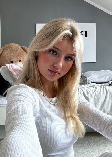 Elena Zoe photo