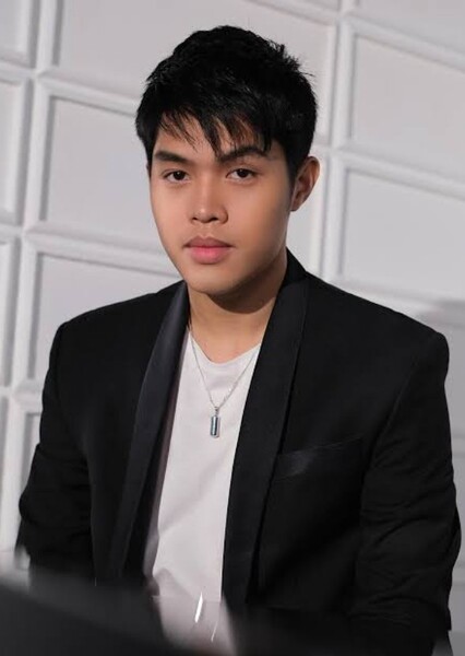 Elijah Canlas photo