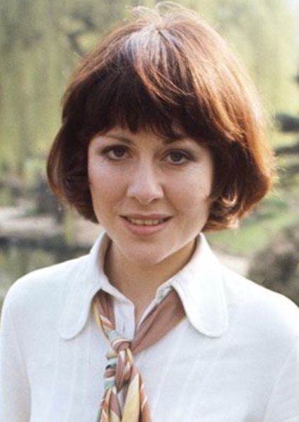 Elisabeth Sladen photo
